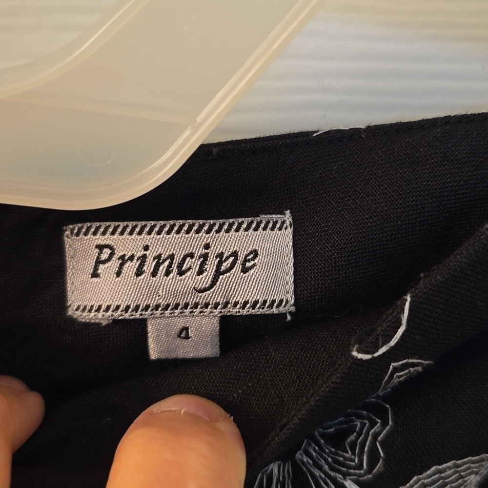 Embroidered Floral Black and White Linen Skirt Size 4 (#14) - Picture 3 of 5
